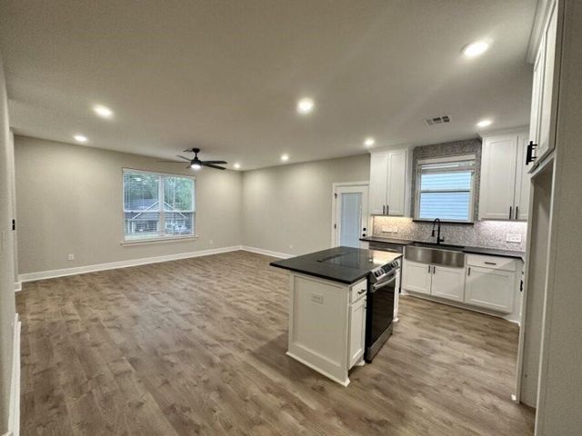 914 W Baker Street, Denison, TX 75020