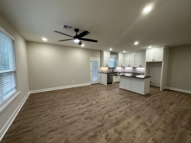 914 W Baker Street, Denison, TX 75020
