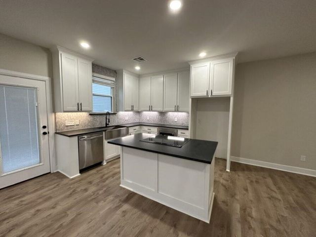 914 W Baker Street, Denison, TX 75020