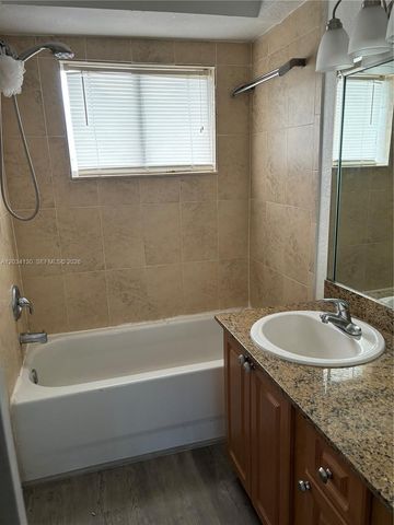 7701 SW 88th St B224, Miami, FL 33156