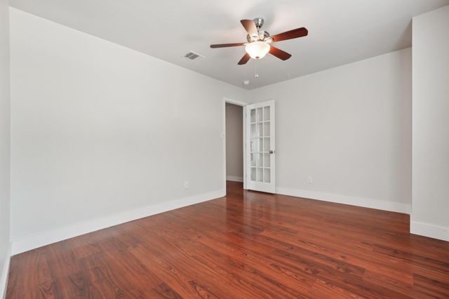 100 Blanco Woods BLVD, Elgin, TX 78621