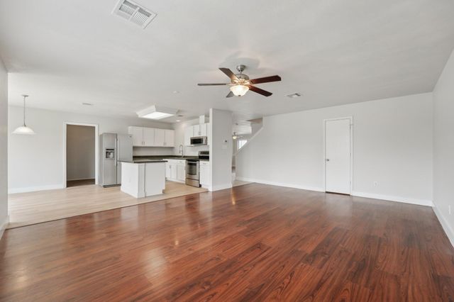 100 Blanco Woods BLVD, Elgin, TX 78621