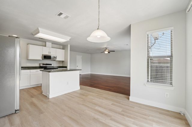 100 Blanco Woods BLVD, Elgin, TX 78621