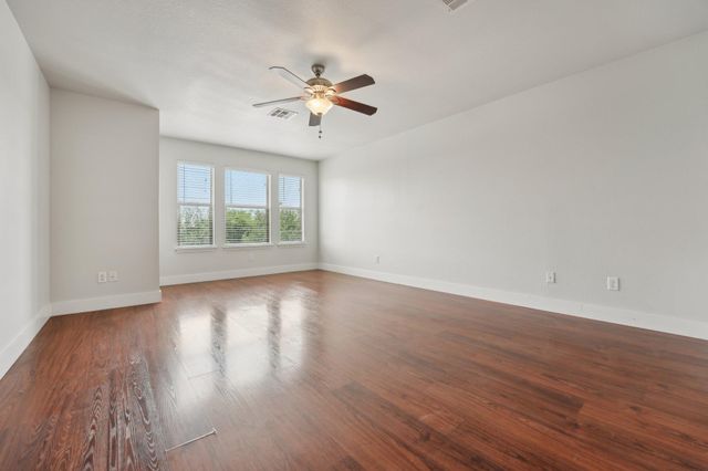 100 Blanco Woods BLVD, Elgin, TX 78621