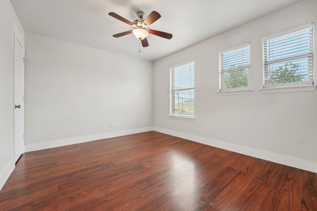 100 Blanco Woods BLVD, Elgin, TX 78621
