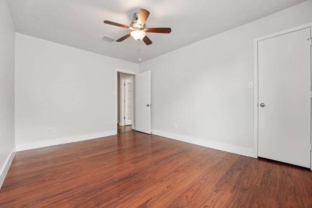 100 Blanco Woods BLVD, Elgin, TX 78621