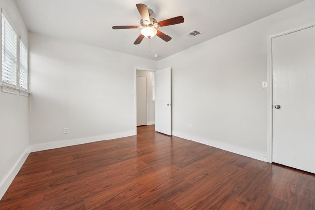 100 Blanco Woods BLVD, Elgin, TX 78621