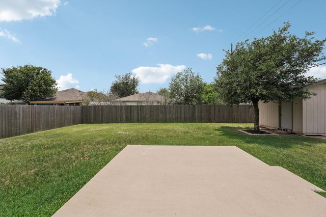 100 Blanco Woods BLVD, Elgin, TX 78621