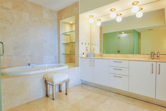 450 Alton Rd 2810, Miami Beach, FL 33139