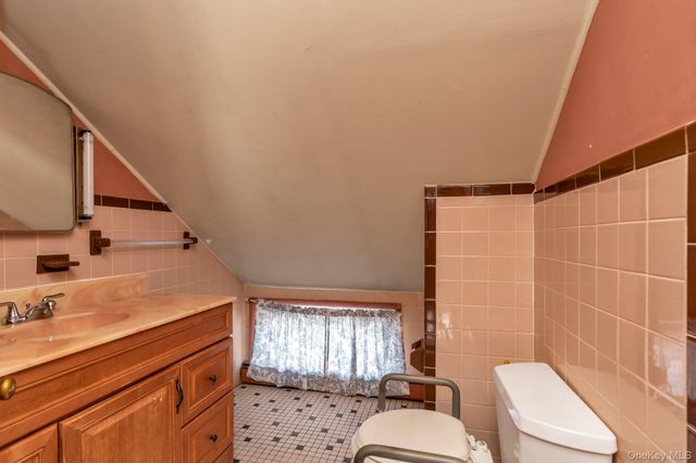 8 Straight Lane, Levittown, NY 11756