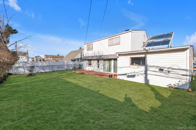 8 Straight Lane, Levittown, NY 11756