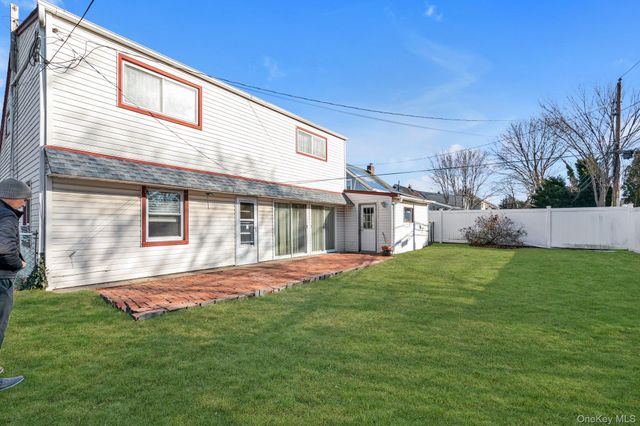 8 Straight Lane, Levittown, NY 11756