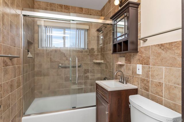 8 Straight Lane, Levittown, NY 11756