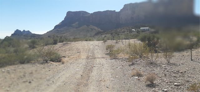 1822 S Glenbar Road, Golden Valley, AZ 86413