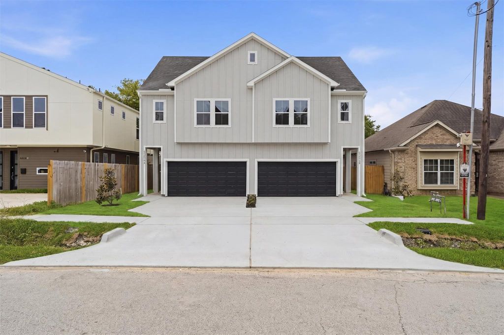 4354 Clover Street A, Houston, TX 77051