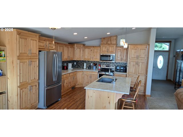 714 St. James Pl, Molalla, OR 97038