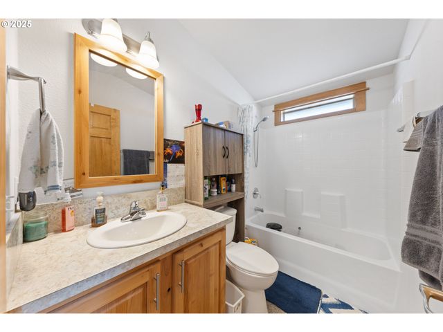 714 St. James Pl, Molalla, OR 97038