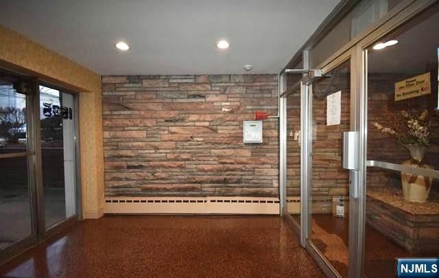 1565 Center Avenue 2F, Fort Lee, NJ 07024