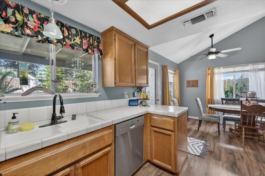 Image 17 of property listing at 4172 W Regency Avenue, Fresno, CA 93722