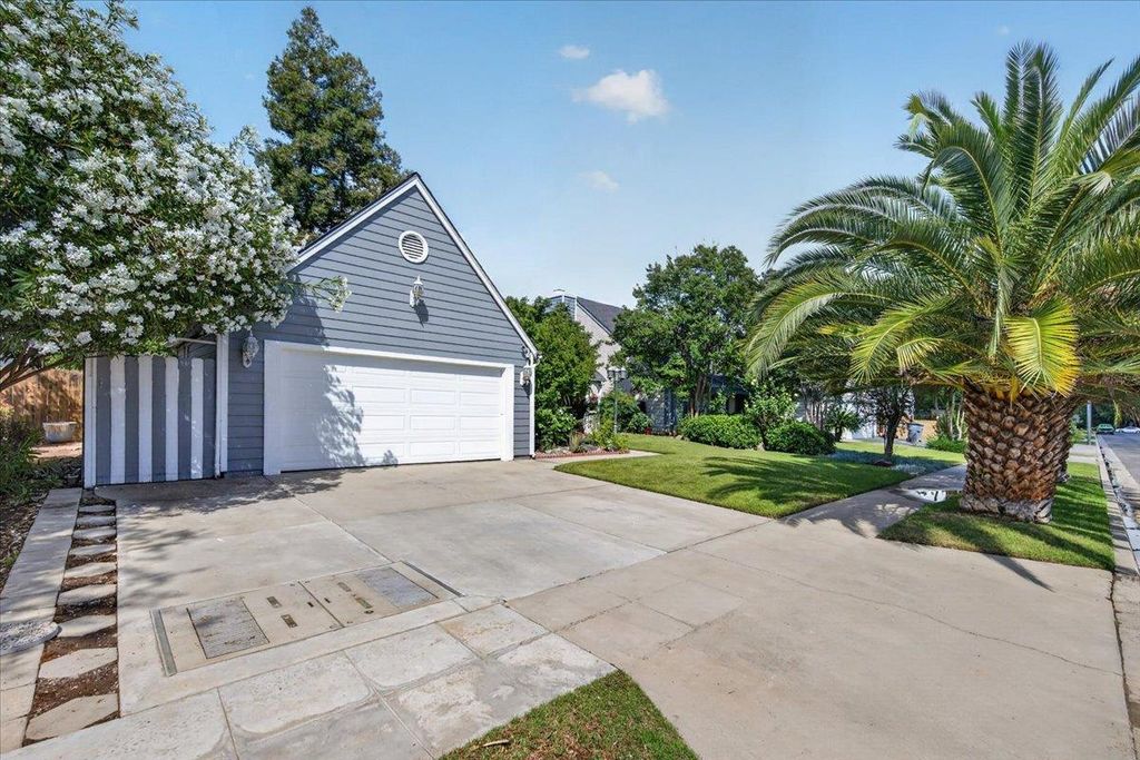 Image 2 of property listing at 4172 W Regency Avenue, Fresno, CA 93722