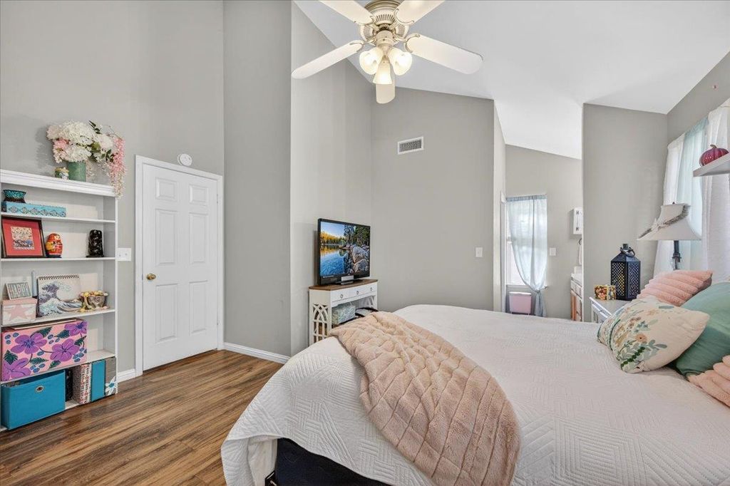 Image 20 of property listing at 4172 W Regency Avenue, Fresno, CA 93722