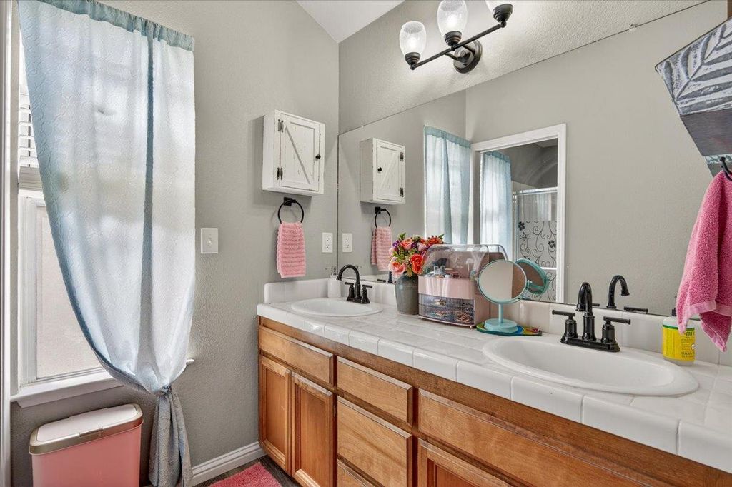 Image 22 of property listing at 4172 W Regency Avenue, Fresno, CA 93722