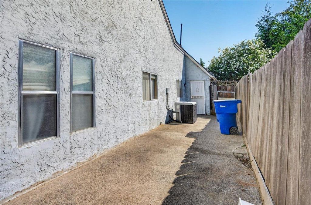 Image 36 of property listing at 4172 W Regency Avenue, Fresno, CA 93722