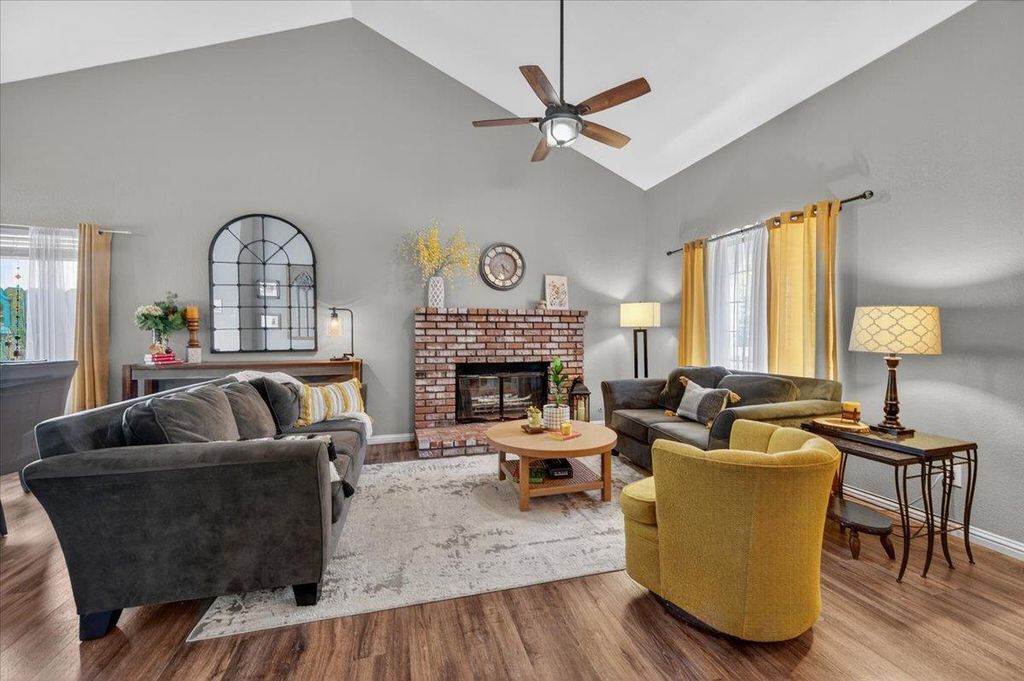 Image 6 of property listing at 4172 W Regency Avenue, Fresno, CA 93722