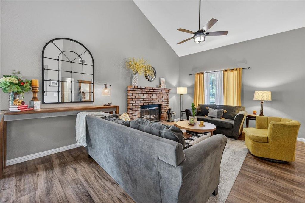 Image 8 of property listing at 4172 W Regency Avenue, Fresno, CA 93722