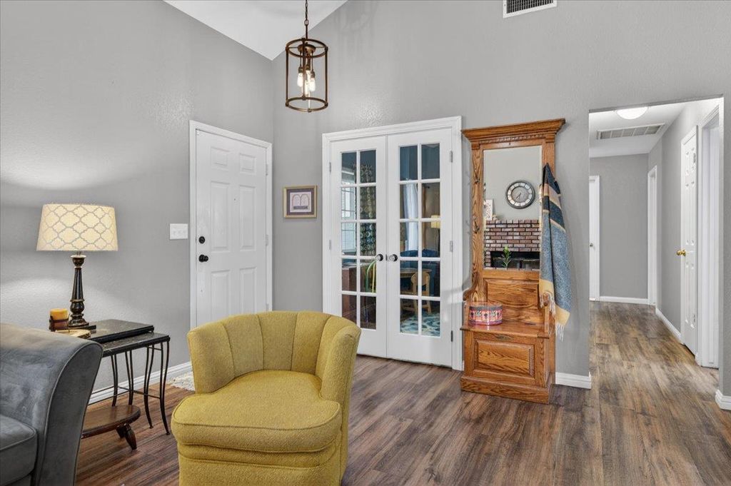Image 9 of property listing at 4172 W Regency Avenue, Fresno, CA 93722