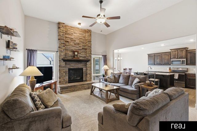 18765 Spaulding Street, Elkhorn, NE 68022