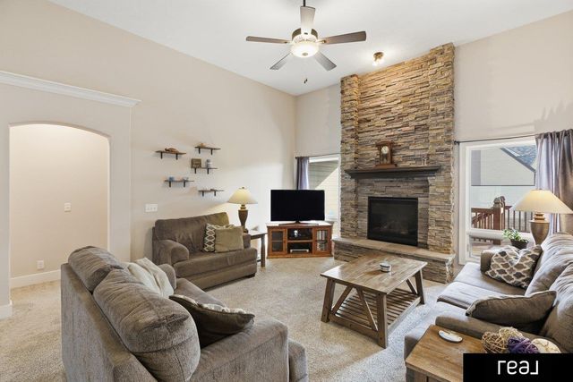 18765 Spaulding Street, Elkhorn, NE 68022