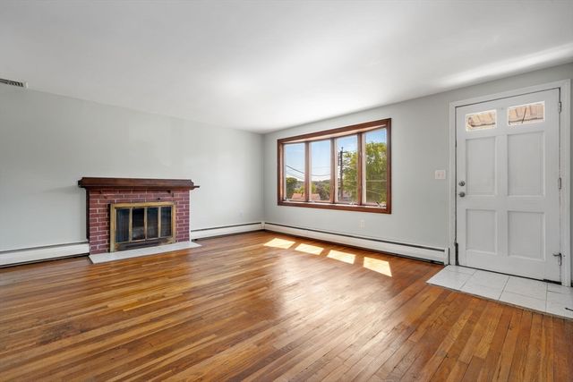 15 Seneca Rd, Woburn, MA 01801
