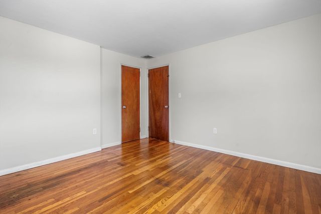 15 Seneca Rd, Woburn, MA 01801