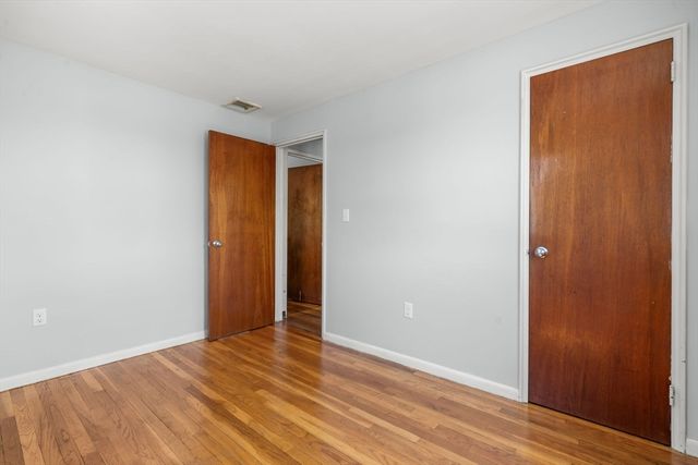 15 Seneca Rd, Woburn, MA 01801