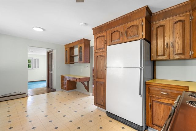15 Seneca Rd, Woburn, MA 01801