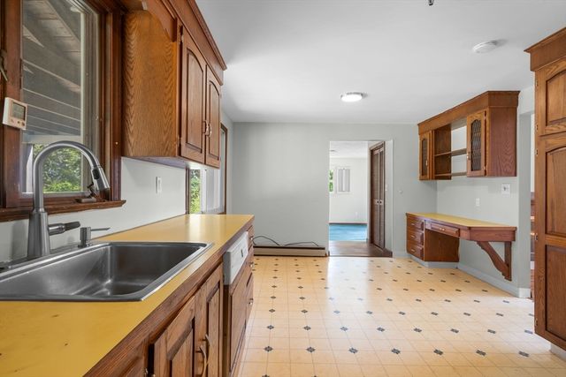 15 Seneca Rd, Woburn, MA 01801