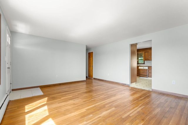 15 Seneca Rd, Woburn, MA 01801