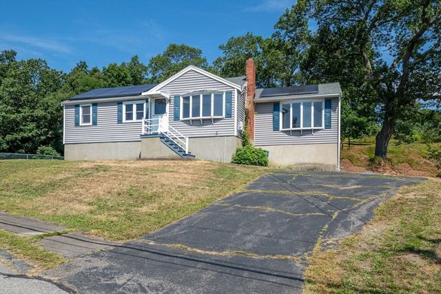 15 Seneca Rd, Woburn, MA 01801