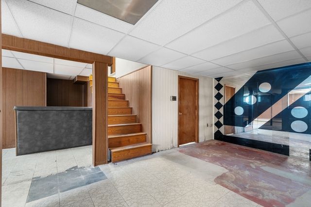 15 Seneca Rd, Woburn, MA 01801