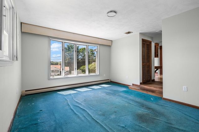 15 Seneca Rd, Woburn, MA 01801