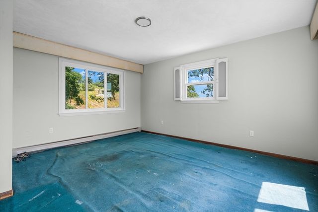15 Seneca Rd, Woburn, MA 01801