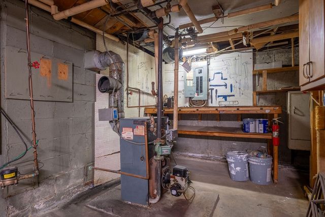 15 Seneca Rd, Woburn, MA 01801