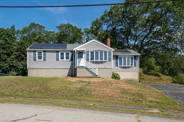 15 Seneca Rd, Woburn, MA 01801