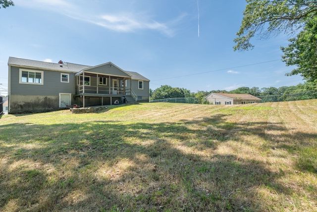 15 Seneca Rd, Woburn, MA 01801