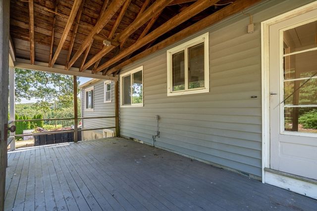 15 Seneca Rd, Woburn, MA 01801