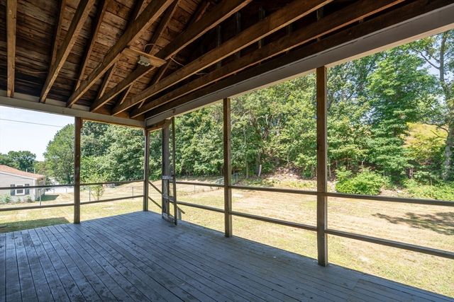15 Seneca Rd, Woburn, MA 01801