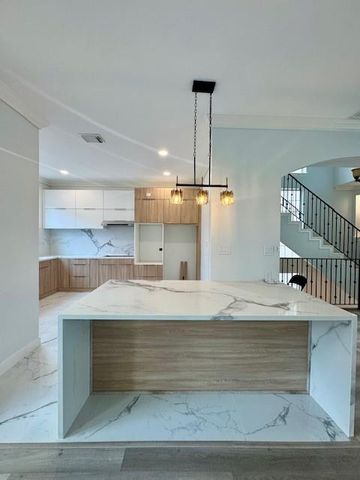 3019 Falls At Fairdale, Houston, TX 77057