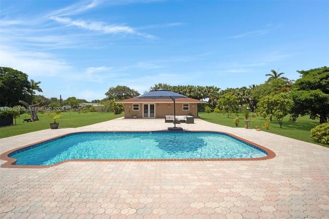 12851 Luray Rd, Southwest Ranches, FL 33330