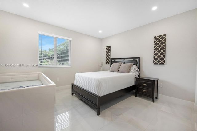 12851 Luray Rd, Southwest Ranches, FL 33330